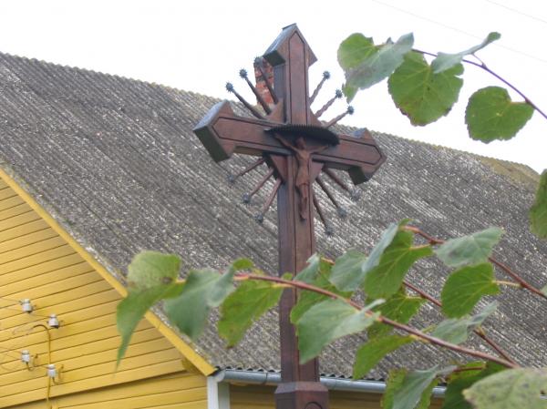 Kryžius Jovaišaitės sodyboje, Norelių kaime